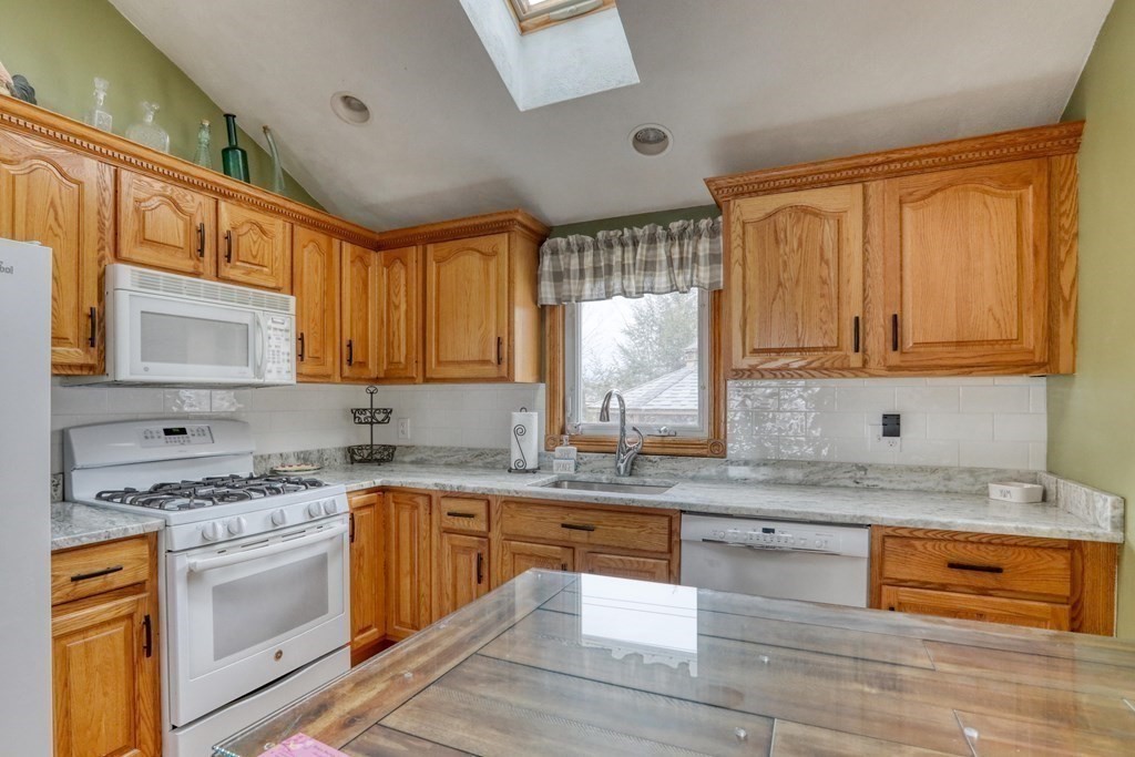 8 Hayden Road Billerica, MA 01862 - Photo 7 of 27 Gallery Image 7
