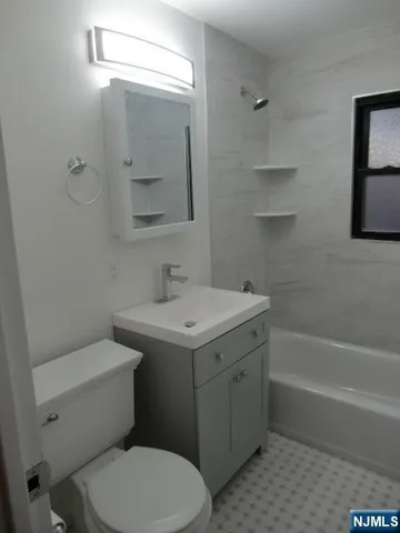 $1,775 | 482 Broad Avenue, Unit 2, Leonia, NJ 07605