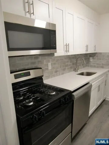 $1,775 | 482 Broad Avenue, Unit 2, Leonia, NJ 07605