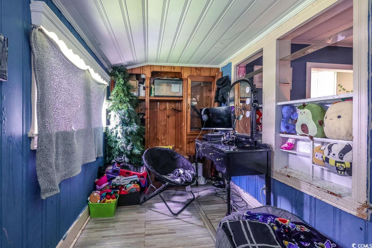 213 North Magnolia Avenue Andrews, SC 29510 - Photo 7 of 20 Sunroom featuring lofted ceiling