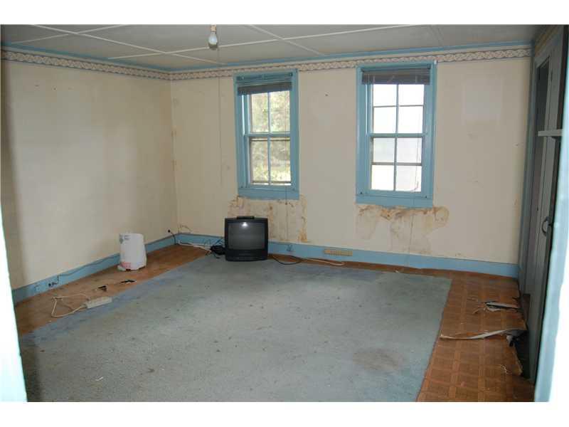 40 Flaggy Meadow Road Buxton, ME 04093 - Photo 24 of 32 Living Room.