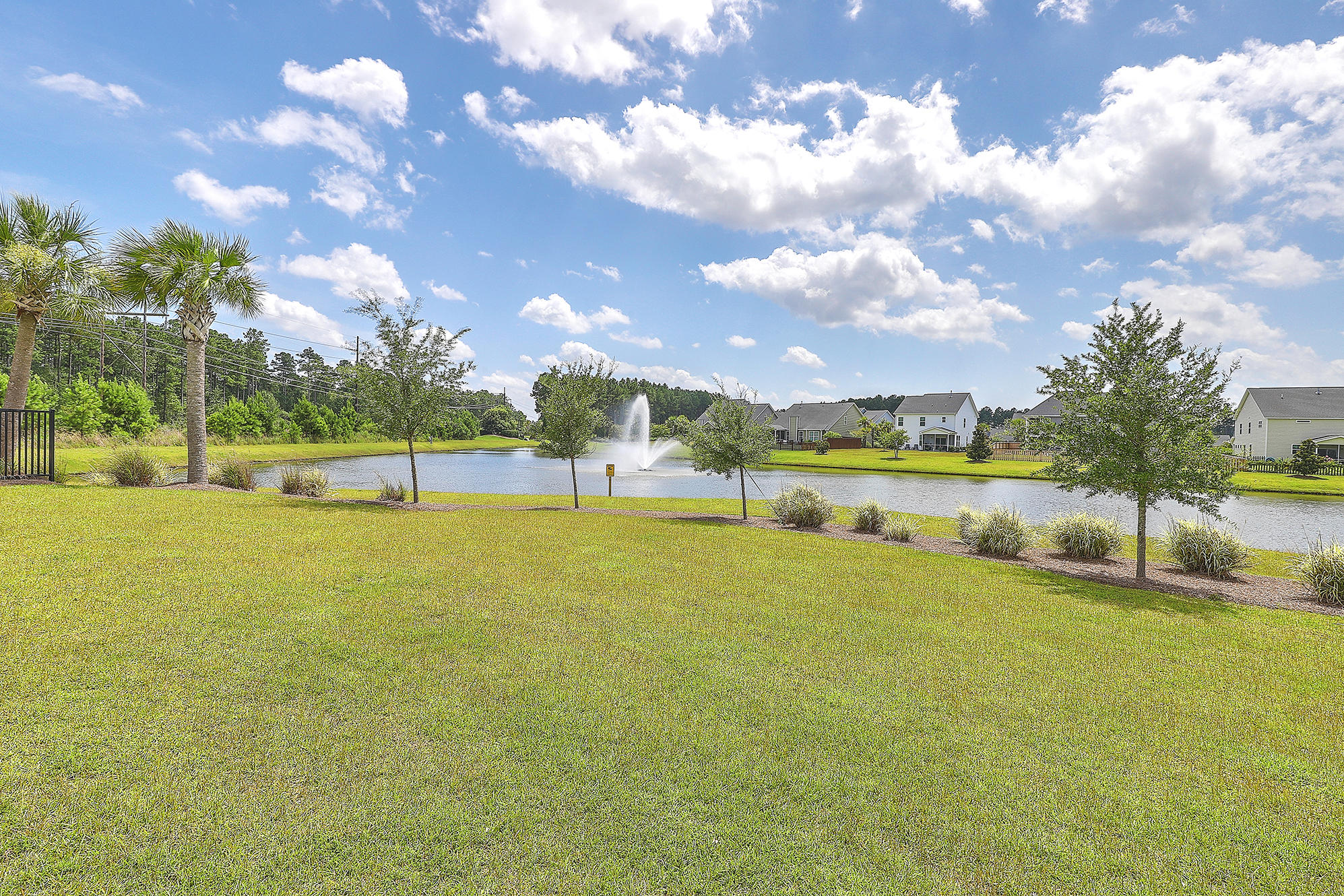 310 Saucer Road Summerville, SC 29486 - Photo 6 of 37 IMG_9226_27_28_29_30_31_32