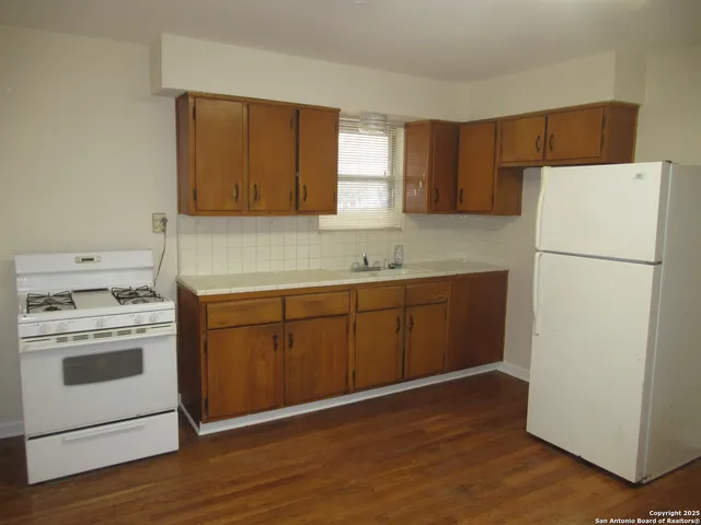 $1,275 | 203 West Woodlawn Avenue, San Antonio, TX 78212