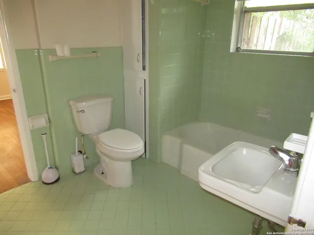 $1,275 | 203 West Woodlawn Avenue, San Antonio, TX 78212