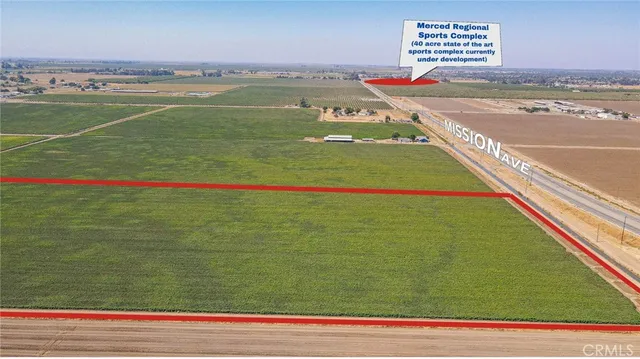 a view of a tennis court