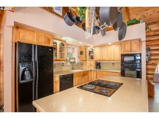 $1,599,997 | 12212 East Mapleton Road, Mapleton, OR 97453