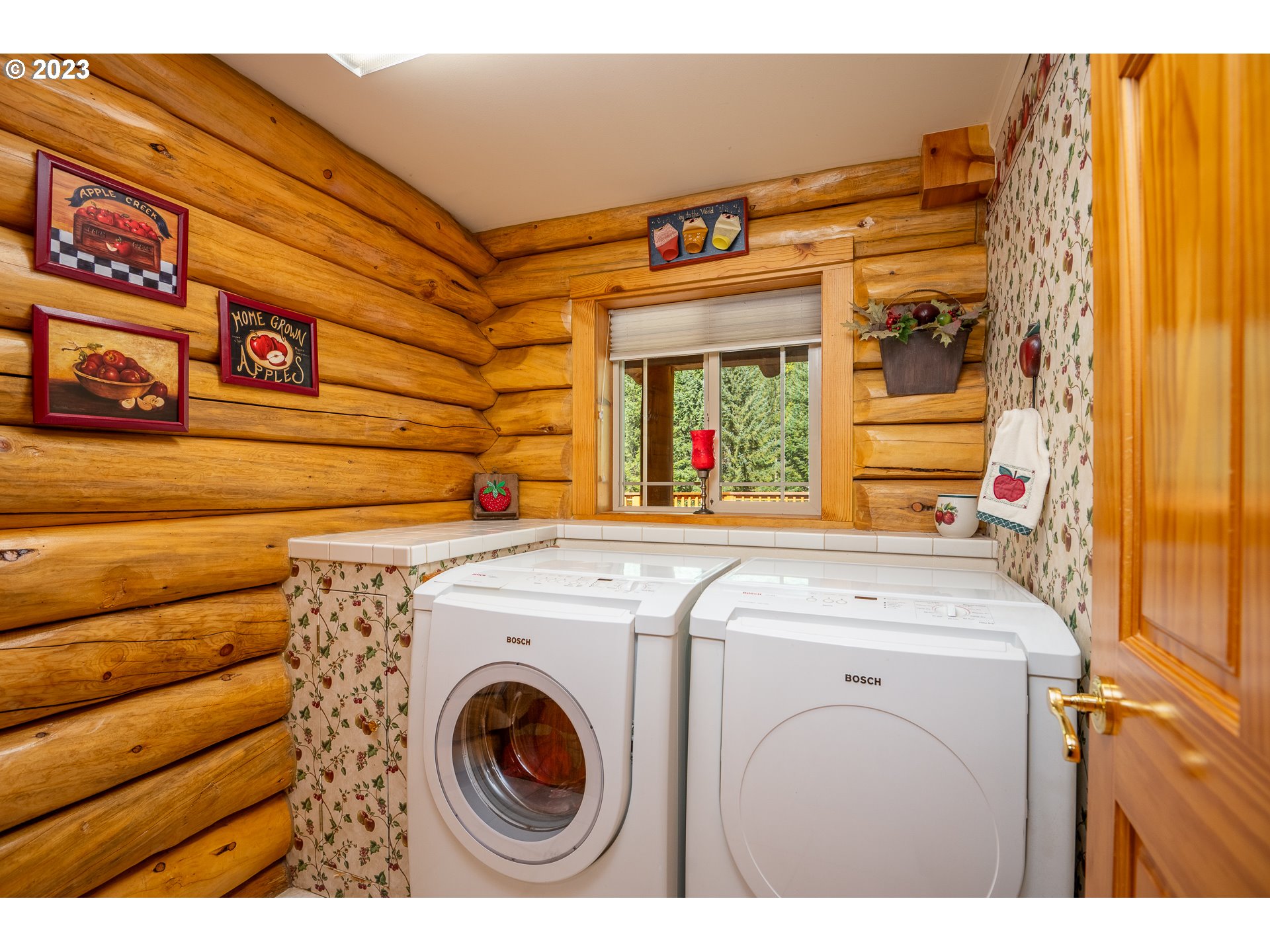 12212 East Mapleton Road Mapleton, OR 97453 - Photo 17 of 48 Laundry