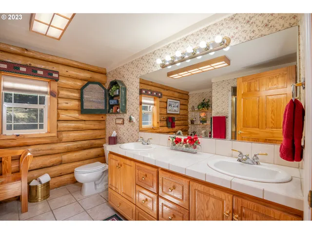 $1,599,997 | 12212 East Mapleton Road, Mapleton, OR 97453