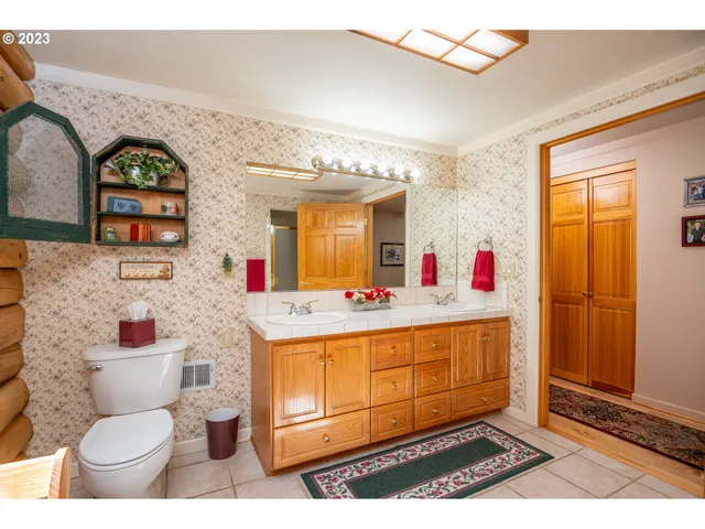 $1,599,997 | 12212 East Mapleton Road, Mapleton, OR 97453