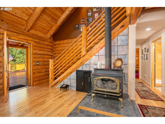 $1,599,997 | 12212 East Mapleton Road, Mapleton, OR 97453