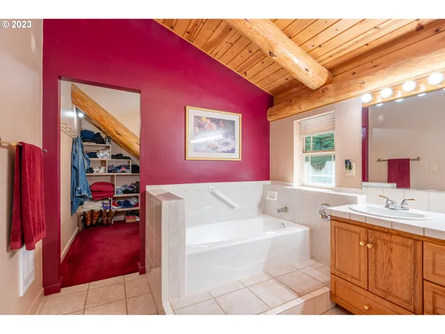 $1,599,997 | 12212 East Mapleton Road, Mapleton, OR 97453