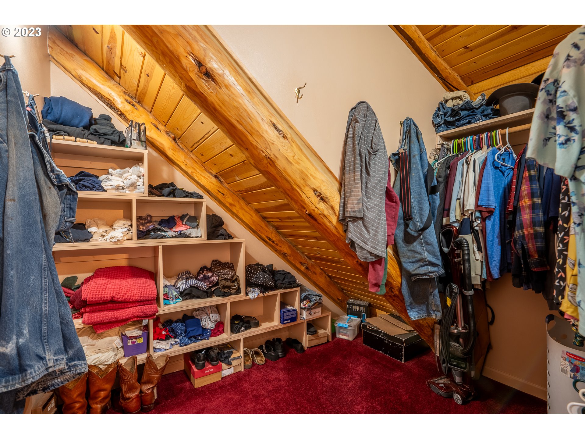 12212 East Mapleton Road Mapleton, OR 97453 - Photo 29 of 48 Owner's Suite Bedroom