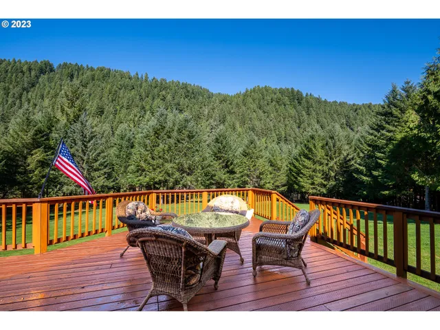 $1,599,997 | 12212 East Mapleton Road, Mapleton, OR 97453