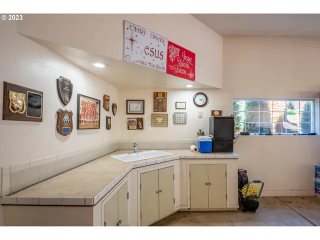 $1,599,997 | 12212 East Mapleton Road, Mapleton, OR 97453