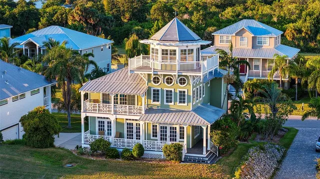 $1,249,990 | 31 Island Court, Terra Ceia, FL 34250