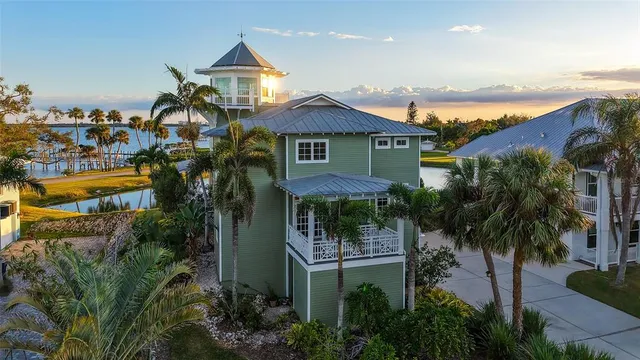 $1,249,990 | 31 Island Court, Terra Ceia, FL 34250