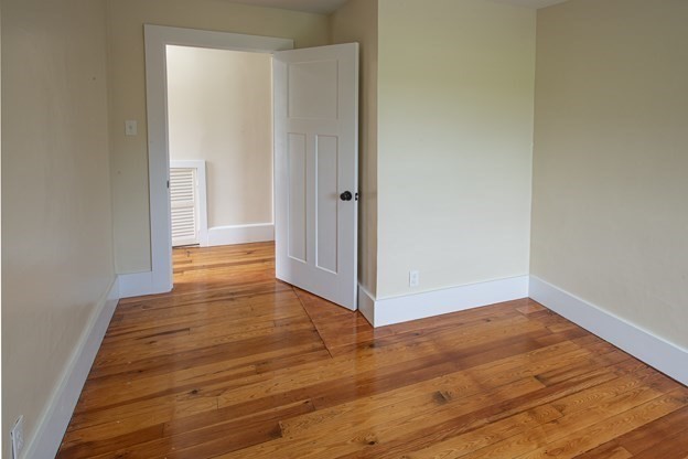 389 Bridge Road Northampton, MA 01062 - Photo 15 of 20