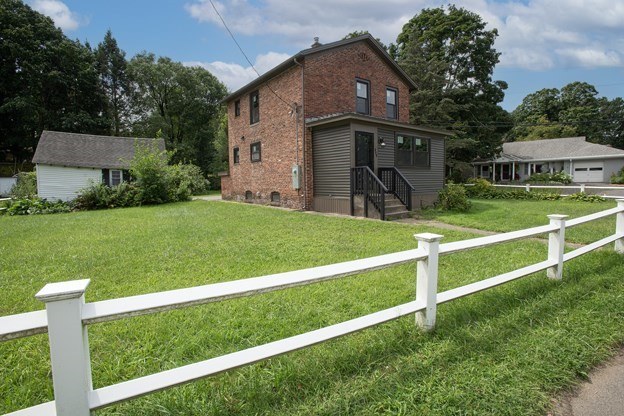 389 Bridge Road Northampton, MA 01062 - Photo 2 of 20