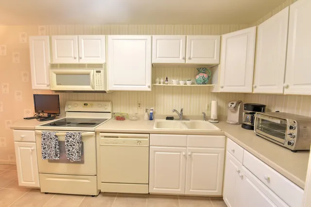$1,500 | 15 Southport Lane, Unit E, Boynton Beach, FL 33436