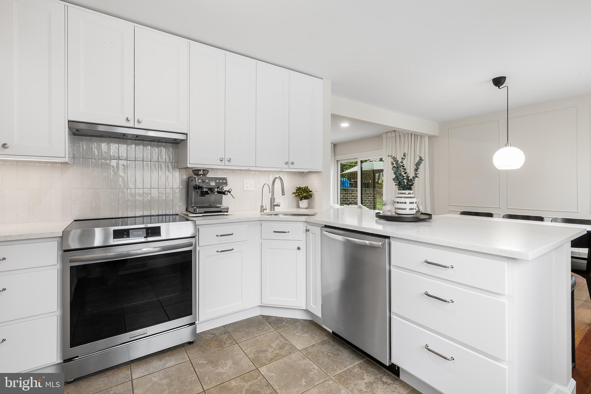 306 Hanover Court Chesterbrook, PA 19087 - Photo 4 of 49