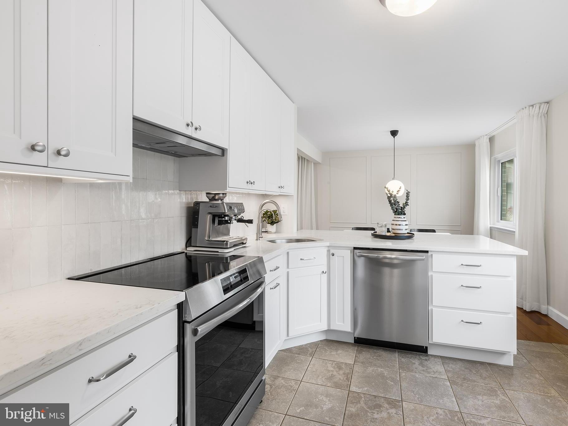 306 Hanover Court Chesterbrook, PA 19087 - Photo 6 of 49