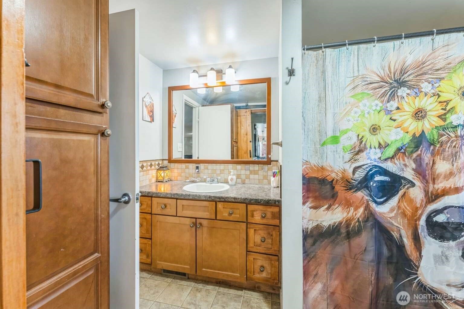 10068 Idano Road Northeast Moses Lake, WA 98837 - Photo 28 of 40 a bathroom with a sink and a mirror