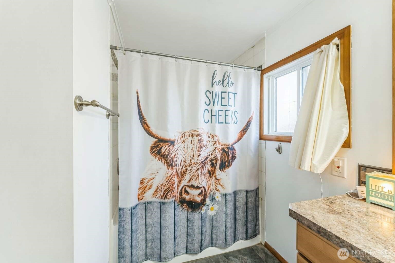 10068 Idano Road Northeast Moses Lake, WA 98837 - Photo 31 of 40 a view of a living room