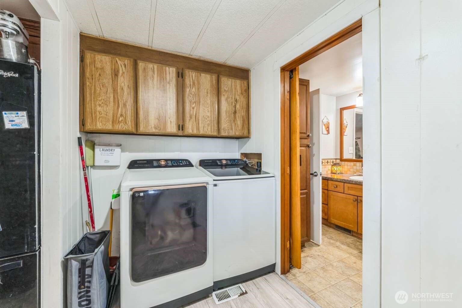 10068 Idano Road Northeast Moses Lake, WA 98837 - Photo 32 of 40 a utility room with dryer and washer