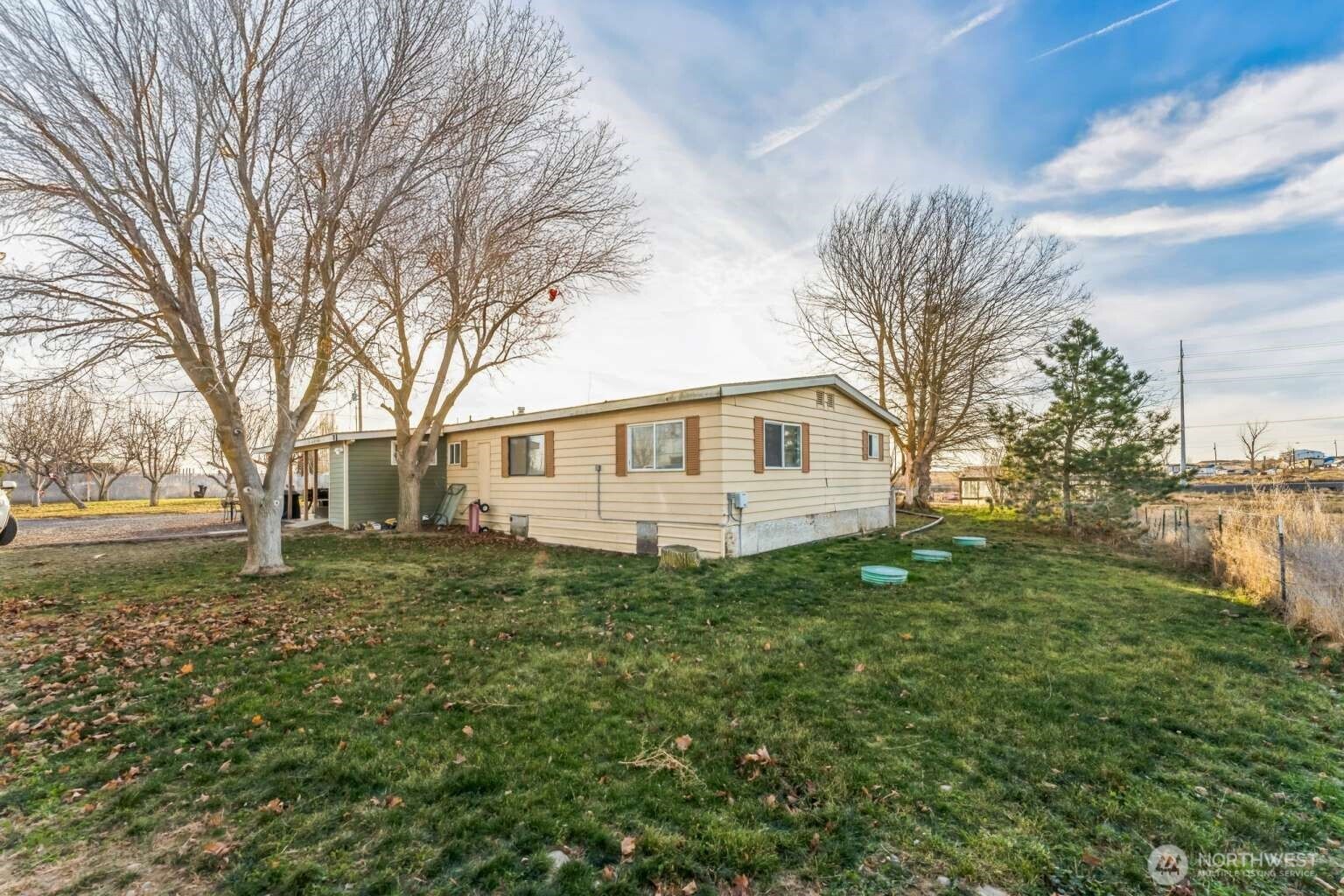 10068 Idano Road Northeast Moses Lake, WA 98837 - Photo 35 of 40 a front view of a house with a yard