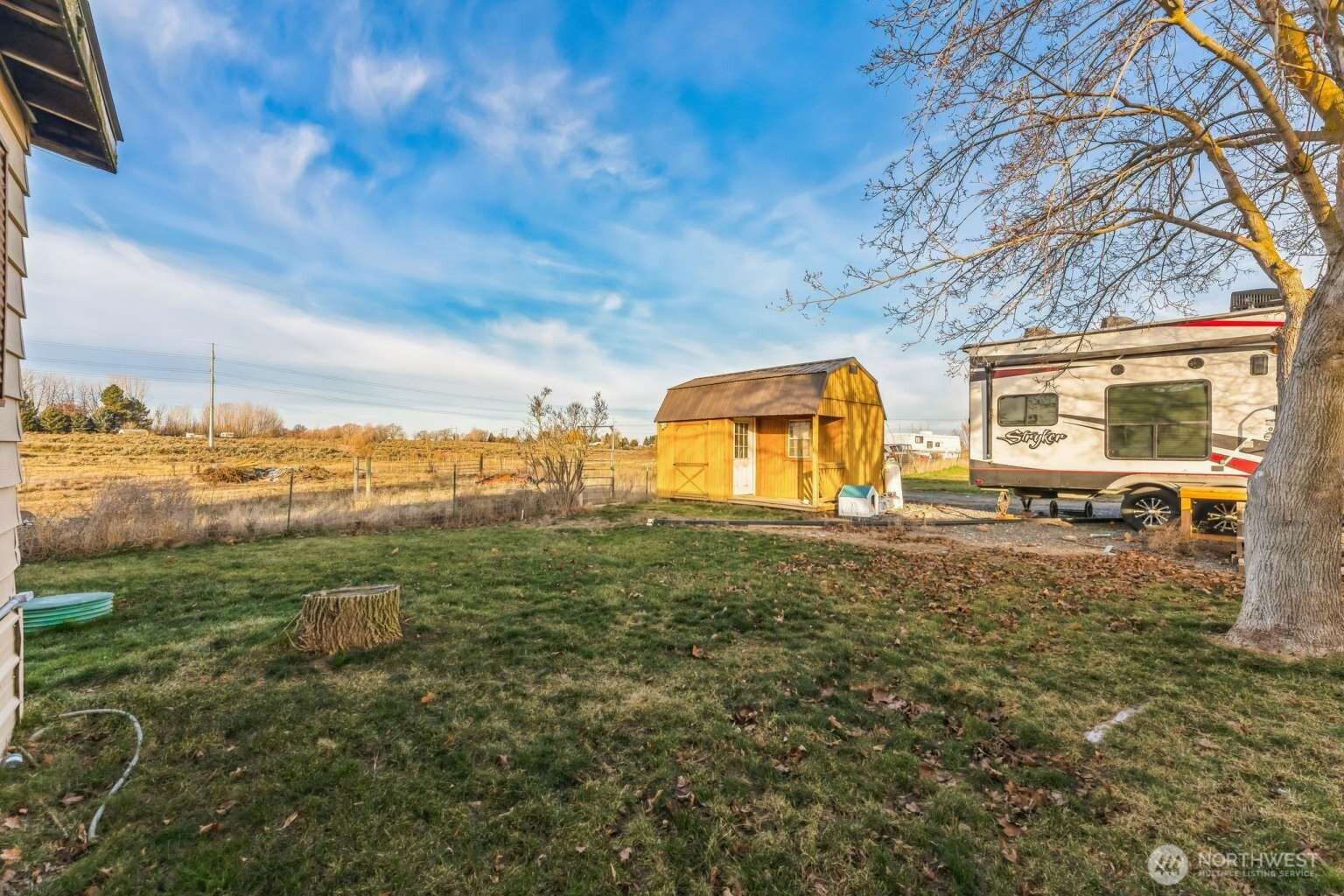 10068 Idano Road Northeast Moses Lake, WA 98837 - Photo 38 of 40 a view of a yard with an outdoor space