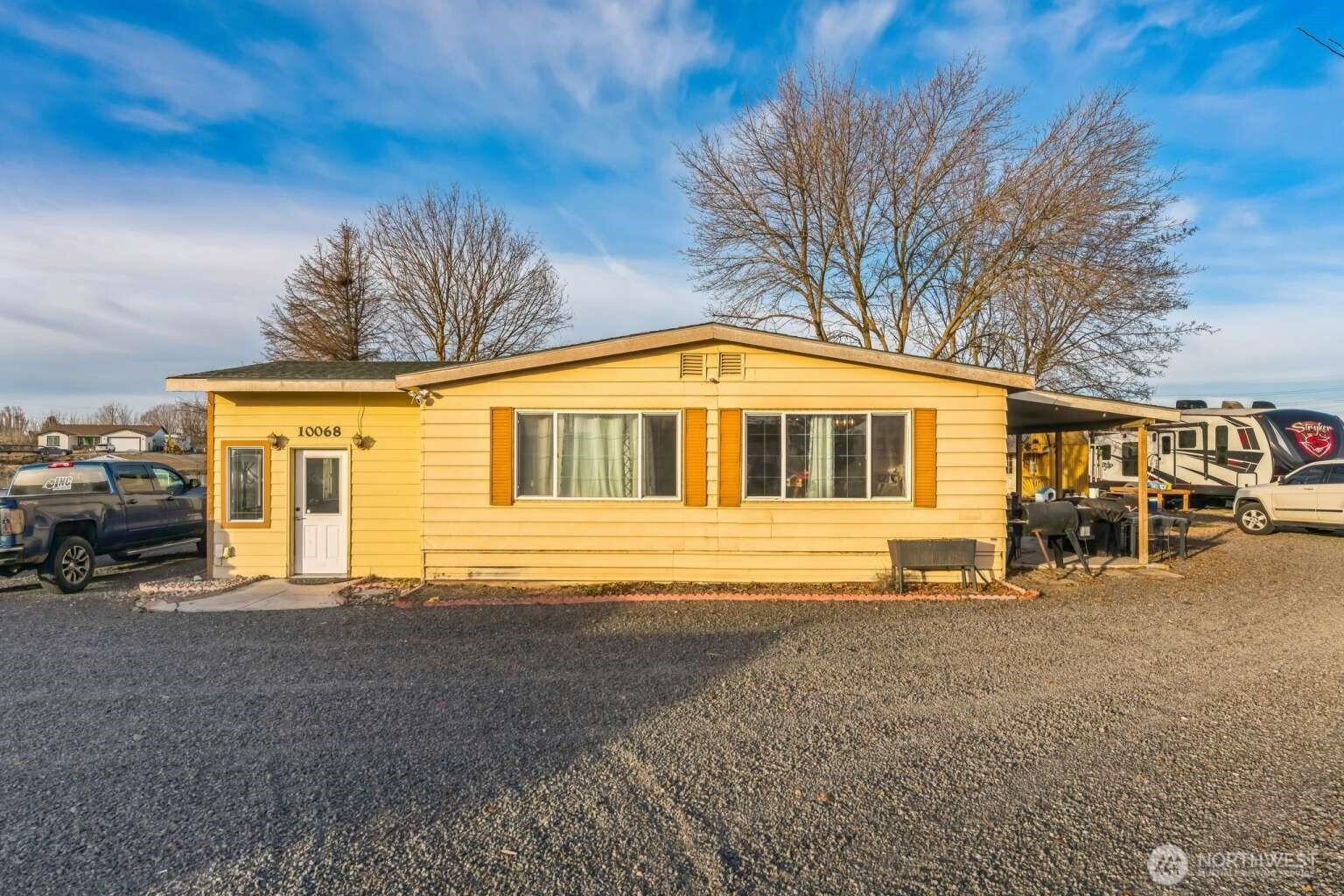 10068 Idano Road Northeast Moses Lake, WA 98837 - Photo 4 of 40