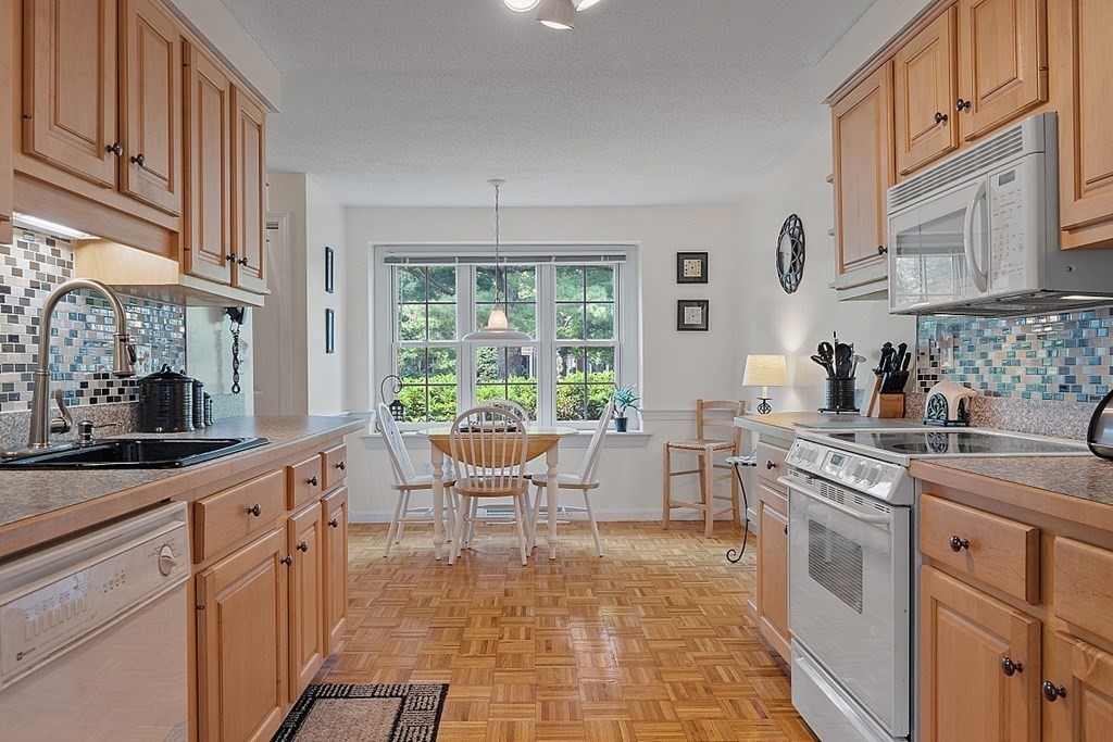 117 Village Post Road, Unit 117 Danvers, MA 01923 - Photo 3 of 42 Gallery Image 3