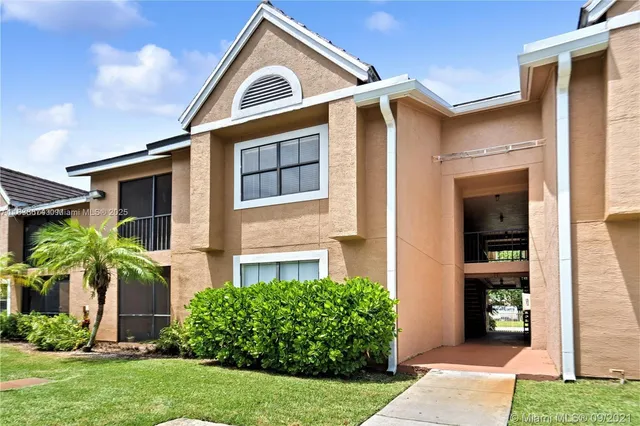 $279,500 | 10670 Southwest 156th Place, Unit 304, Miami, FL 33196