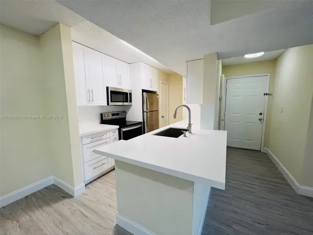 $279,500 | 10670 Southwest 156th Place, Unit 304, Miami, FL 33196