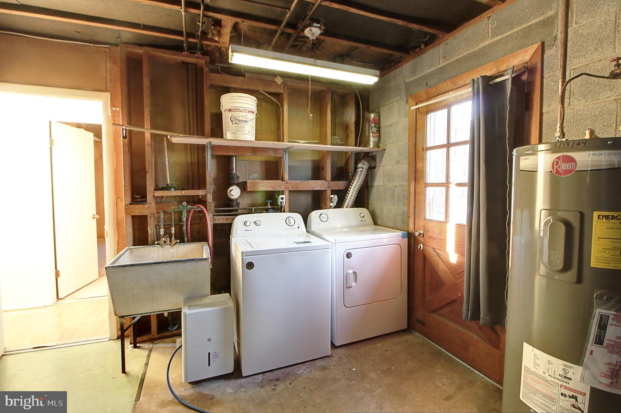 1411 West 12th Street Frederick, MD 21702 - Photo 14 of 16 a utility room with dryer and washer