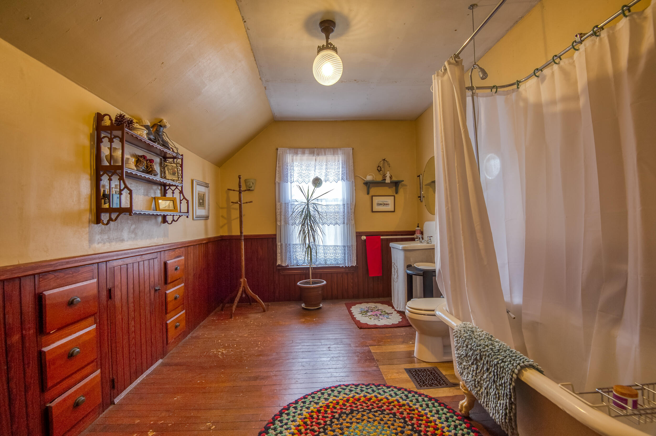 27 Pine Street Eustis, ME 04982 - Photo 34 of 58 Second Floor Bathroom