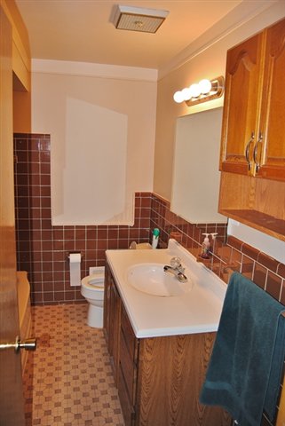 18565 Michael Eastpointe, MI 48021 - Photo 17 of 19 31105032-16.JPG