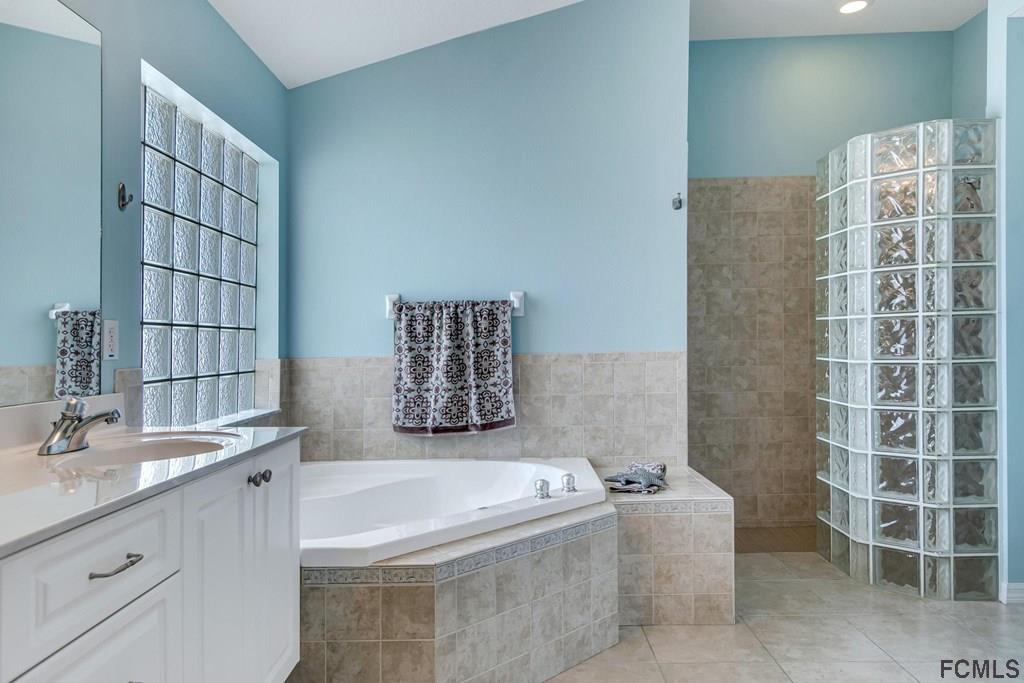 102 Ulysses Trail Palm Coast, FL 32164 - Photo 34 of 62 a bathroom with a bathtub and a sink
