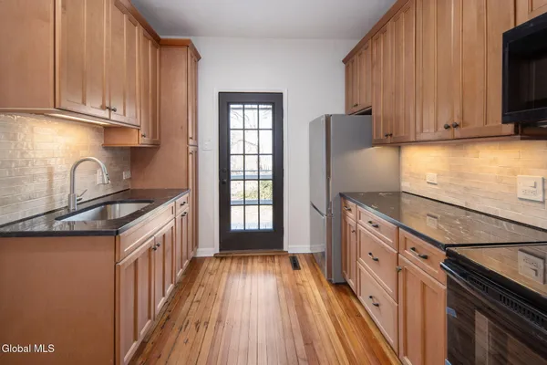 $299,999 | 18 Fairlawn Avenue, Albany, NY 12203