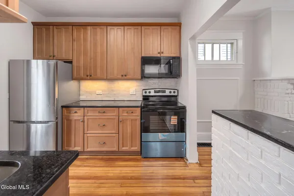 $299,999 | 18 Fairlawn Avenue, Albany, NY 12203