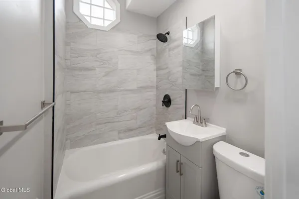 $299,999 | 18 Fairlawn Avenue, Albany, NY 12203