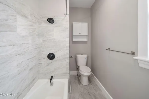 $299,999 | 18 Fairlawn Avenue, Albany, NY 12203