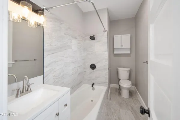 $299,999 | 18 Fairlawn Avenue, Albany, NY 12203