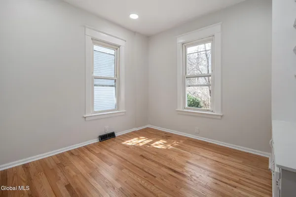 $299,999 | 18 Fairlawn Avenue, Albany, NY 12203