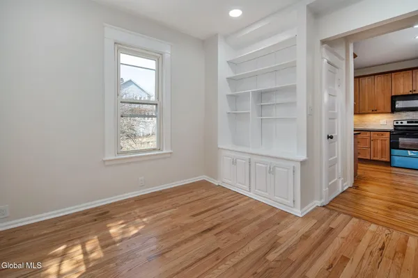 $299,999 | 18 Fairlawn Avenue, Albany, NY 12203