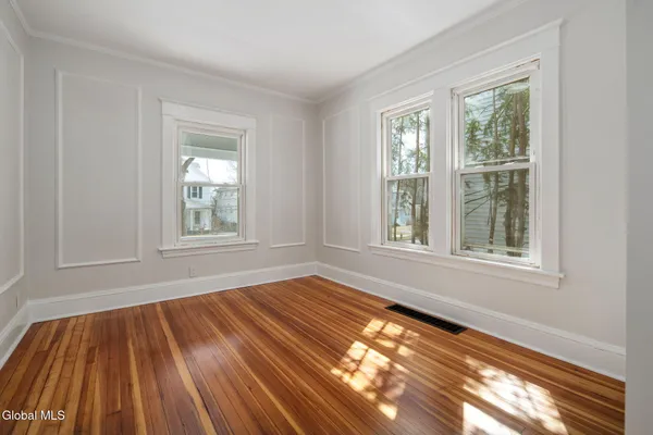 $299,999 | 18 Fairlawn Avenue, Albany, NY 12203