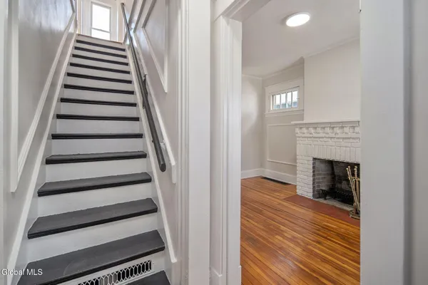 $299,999 | 18 Fairlawn Avenue, Albany, NY 12203