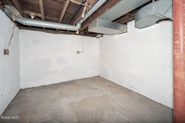 $299,999 | 18 Fairlawn Avenue, Albany, NY 12203