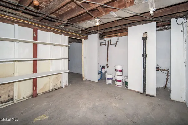 $299,999 | 18 Fairlawn Avenue, Albany, NY 12203