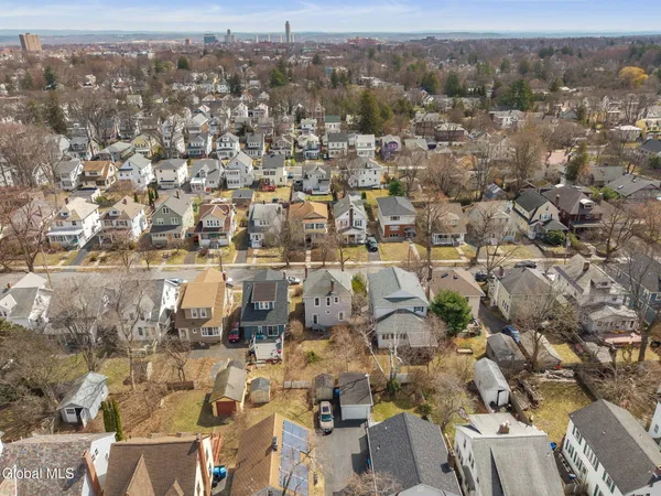 $299,999 | 18 Fairlawn Avenue, Albany, NY 12203